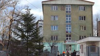 Doctorita si asistente, la un pas sa fie violate de pacienti beti adusi de SMURD. Acestia au dezbracat femeile sub privirile politistilor