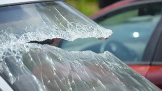 Accident cumplit in Calarasi. Paisprezece persoane au fost ranite dupa ce un microbuz s-a ciocnit cu o masina si s-a rasturnat