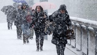 Cod galben de ninsori si vant in aproape jumatate de tara. Ce drumuri sunt blocate si cum va fi vremea in urmatoarele 3 zile