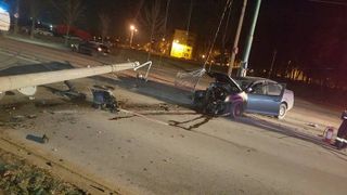 Accident teribil in Timisoara. Un tanar a intrat intr-un stalp si l-a daramat