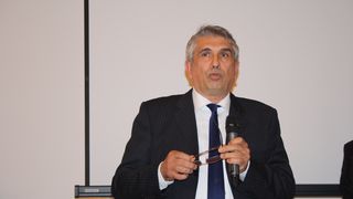 Cand era in culmea gloriei, Gheorghe Burnei a fost ofertat de o clinica din Anglia, unde ar fi avut un salariu lunar de zeci de mii de lire sterline: "E un salariu care arata valoarea muncii mele!"