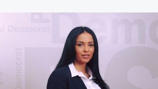 Cat de bogata este cu adevarat familia sexy-deputatei PSD! Tatal Corinei Bogaciu si-a angajat toate rudele la firma sa si a prins un credit nerambursabil de 1,35 milioane cu Ministerul Agriculturii!