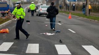 O fetita a ajuns la spital dupa ce a fost lovita de o masina. Un cunoscut fotbalist se afla la volan