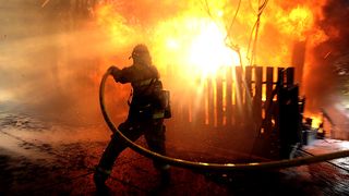 Constanta: O batrana de 80 de ani a murit, dupa ce casa in care locuia a luat foc. Jarul din soba a cauzat incendiul
