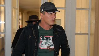 Cristian Cioaca isi reduce pedeapsa cu cate 7 zile pe luna! Politistul s-a specializat in detentie in tehnica Origami si face machete de nave! Detinutul si-a tapetat celula cu postere cu Arsenie Boca