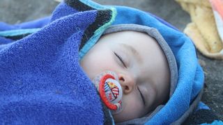 Rezultatele necropsiei nou-nascutului gasit mort intr-un parc din Constanta: bebelusul s-a nascut viu. Mama copilului, cautata de politisti