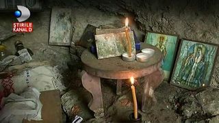 Sfintii de la Manastirea Cozia, nestiuti de tara, canonizati dupa sute de ani! Locuiau in chilii in stanca, iar la ruga unuia dintre ei un izvor a aparut peste noapte