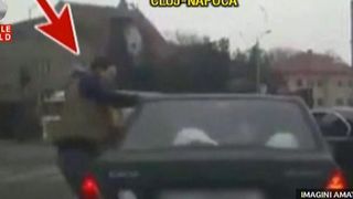 Imagini socante! Doi ardeleni si-au facut dreptate in trafic mai ceva ca in vestul salbatic