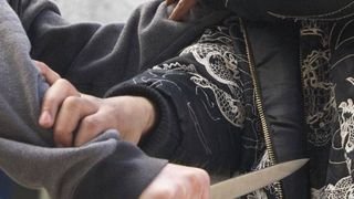 Neamt: O eleva de 13 ani a fost injunghiata in burta de o colega. Incidentul a avut loc la scoala