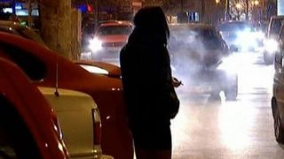 Prostituatele de pe centura Capitalei tremura de frig, dar nu renunta la munca: "Am fost concediata. Din ce sa traiesc". Ce promotii au pentru clienti in perioada asta