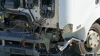 Accident grav in Mehedinti! Doua microbuze pline cu pasageri s-au ciocnit. Doua persoane au murit, alte 15 sunt ranite