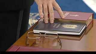 Noii parlamentari care au refuzat sa rosteasca "Asa sa-mi ajute Dumnezeu" la depunerea juramantului