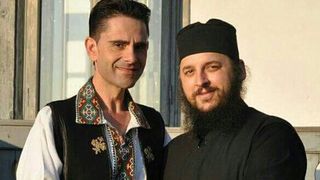 Calugarul Efrem, cel mai bun prieten al lui Aurelian Preda, gest emotionant in amintirea regretatului rapsod! Artist plastic, duhovnicul i-a pus la mormant doi ingerasi de marmura alba