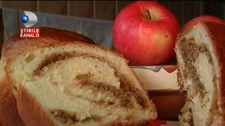 Cozonacii traditionali pe care ii faceau bunicile noastre nu mai au niciun secret. Tanti Lenuta a dezvaluit fiecare pas ca sa iti iasa cel mai pufos cozonac