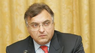 Omul de afaceri Dan Adamescu se afla internat in stare grava intr-o clinica din Bucuresti. Medicii spun ca nu mai are mult de trait