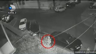 Politia din Neamt, in alerta! Un individ se plimba prin parcari si distruge masinile oamenilor