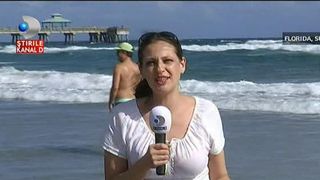 Au lasat frigul si sania si au plecat la plaja. Cum e Craciunul pe plaja in Florida