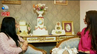 Cum arata cele mai scumpe si frumoase torturi, desprinse parca din povesti. O romanca este cea care le picteaza asa de interesant