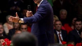 Ea este balerina pe care Sorin Grindeanu a avut-o consiliera la biroul parlamentar! Uite cum arata frumoasa Roxana Dinu