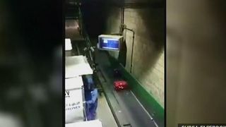 Aveti mare grija ce cadouri le cumparati celor dragi de sarbatori. Iata ce vi se poate intampla pe aeroport