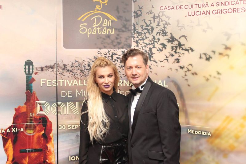 In octombrie, el a organizat Festivalul Dan Spataru