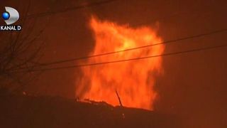 Nenorocire in prag de An Nou, un incendiu puternic a lasat doua familii din Navodari fara case. O femeie a fost la un pas sa-si piarda viata in flacari.