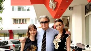 Scandalul pe avere in familia lui Vadim Tudor continua! Fiicele &ldquo;Tribunului&rdquo;, in lacrimi de Sarbatori! &ldquo;In vila noastra de la Bran, nu mai putem sa intram de trei luni
