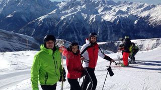 Sotii Grindeanu si Taropa, la schi, in Austria