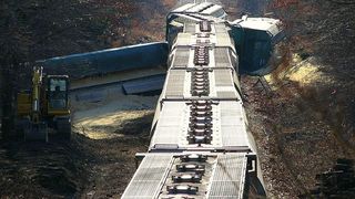 Locomotiva unui tren a deraiat in Harghita; trafic feroviar oprit intre Izvorul Muresului si Izvorul Oltului. In judetul Timis se circula cu 5 km/h