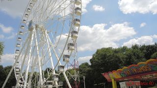 Douazeci de persoane, blocate intr-o roata dintr-un parc de distractii din Capitala