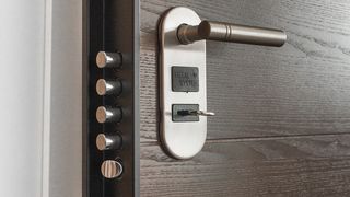 Doua persoane au fost gasite moarte &icirc;ntr-o locuinta din Constanta. Politistii au deschis o ancheta