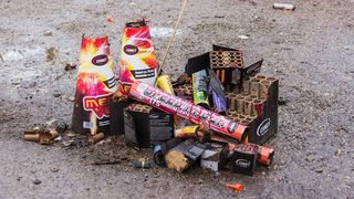 Sase doljeni au ajuns la SJU Craiova din cauza ranilor provocate de petarde. Trei dintre ei au degetele amputate