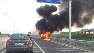 Traficul a fost reluat pe Autostrada A2. Circulatia a fost oprita circa 20 de minute pentru ca un autoturism a luat foc