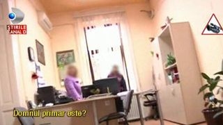 Mai multi primari din tara, dati disparuti in prima zi de munca. Au fost de negasit la birou.