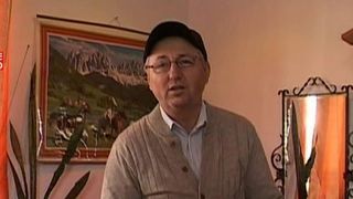 Barbatul care a dat lovitura la Loteria Bonurilor Fiscale a mers sa-si revendice premiul de 220 000 de euro. A facut-o cu mare bagare de seama fiindca hotii ii dau tarcoale!