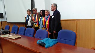 Mihaela Brooks (in mijloc) a participat, anul trecut, la o conferinta in Romania