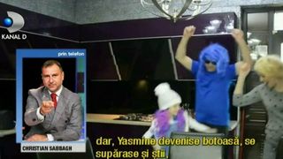 Christian Sabbagh, intr-o ipostaza inedita cu peruca albastra in cap si dansand in bucatarie.