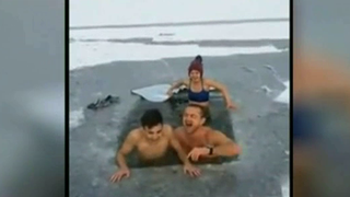 Tanara care facea baie intr-un lac inghetat a vorbit despre experienta teribilista. De ce a facut acest gest alaturi de fratele si de tatal lor