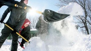 Amenzi usturatoare pentru cei care nu isi curata zapada din fata casei, blocului sau firmei