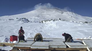 Ce conditii trebuie sa asigure angajatorii pentru toti salariatii in aceasta perioada de vreme rece - Nerespectarea lor poate duce la conflicte de munca