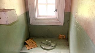 Vaslui: Femeie gasita moarta in fosa septica a unui fost dispensar veterinar. Politia a deschis o ancheta