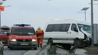 Plan rosu de interventie in Moldova! Noua autospeciale au intervenit de urgenta intr-un accident in care a fost implicat si un microbuz. Cati oameni si-au vazut moartea cu ochii