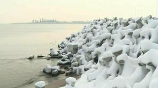 Imagini spectaculoase de la Marea Neagra. Portul turistic a inghetat, iar marea fierbe cu abur