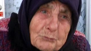 Eroina din Galati. Bunica Ana a supravietuit viscolului de una singura. Cu ochii in lacrimi, povesteste: "Am dat zapada cu lopata"