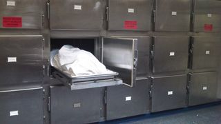 Situatie halucinanta la Spitalul Judetean Pitesti! Cadavrele sunt tinute in sectii pentru ca nu e loc la morga