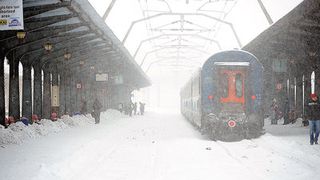 CFR Calatori: 99 de trenuri sunt anulate joi in sudul si estul tarii