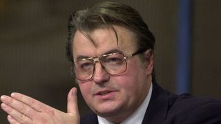 Unde a fost inmormantata sora lui Corneliu Vadim Tudor! Totul, in conditiile in care femeia a fost in mari scandaluri cu fetele politicianului