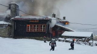 Mobilizare pentru ajutorarea a 18 tinere a caror locuinta a ars din temelii! Au ramas fara nimic, iar oamenii fac liste cu donatiile &ldquo;Au nevoie pe paturi, pijamale, asternuturi si haine&rdquo;