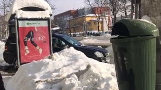 Un bucurestean si-a parcat bolidul de lux chiar in statia RATB. Politistii i-au intocmit pe loc dosar penal - Imaginile care arata culmea tupeului