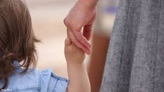 Copiii adoptati in strainatate din anii '90 revin in tara sa-si caute parintii. O romanca din Irlanda ii ajuta sa isi gaseasca originile